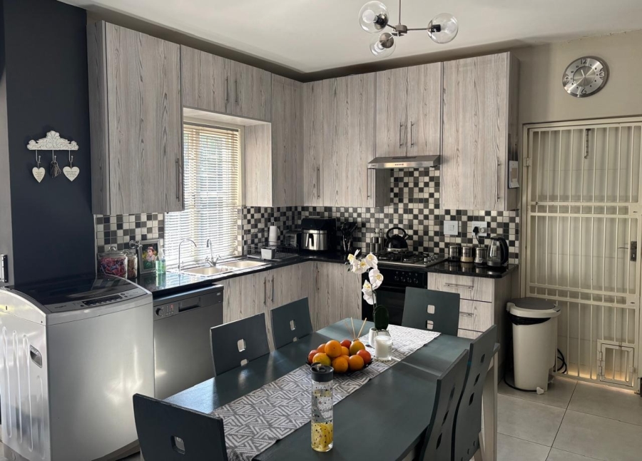 2 Bedroom Property for Sale in Waterval East North West